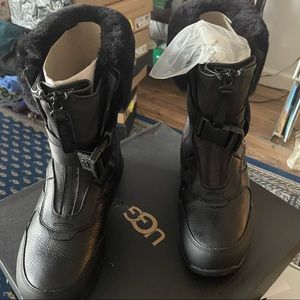 UGG M Tahoe snow boots